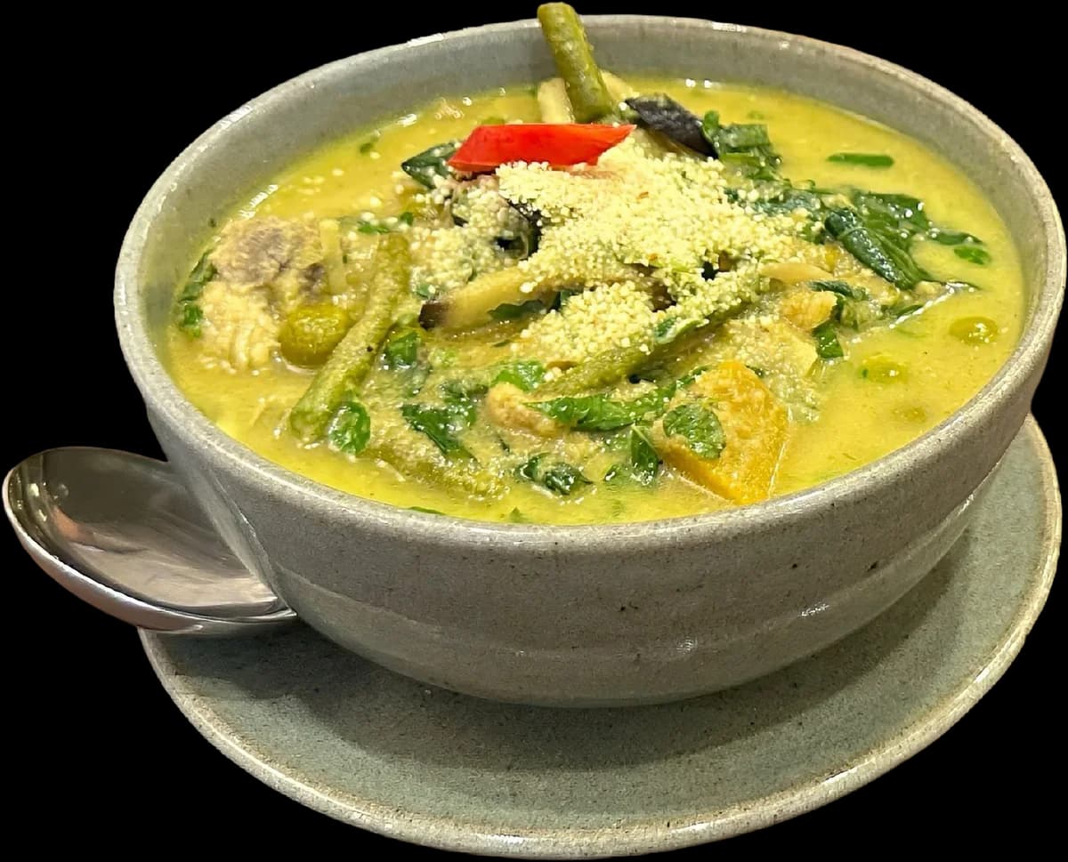 A vegetable soup scattered with toasted rice