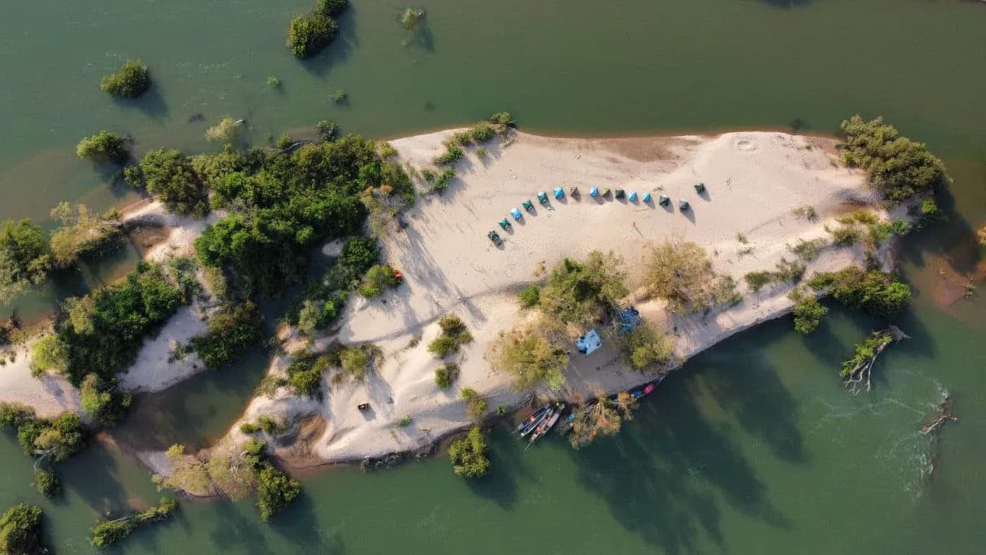 A sandy island in the river, with its trees, from the air